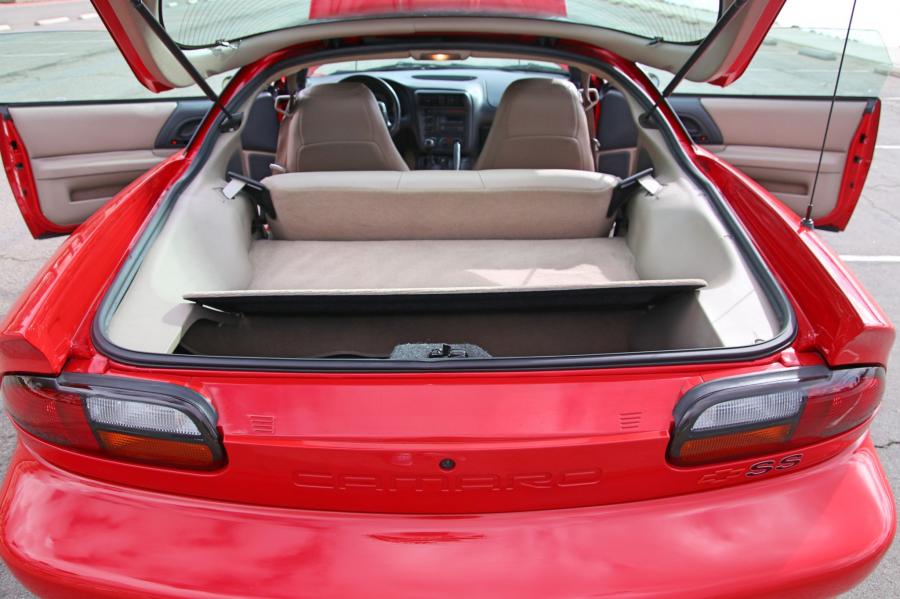 Багажник Chevrolet Camaro Z28 SS 1998 года  (фото 75 из 94)